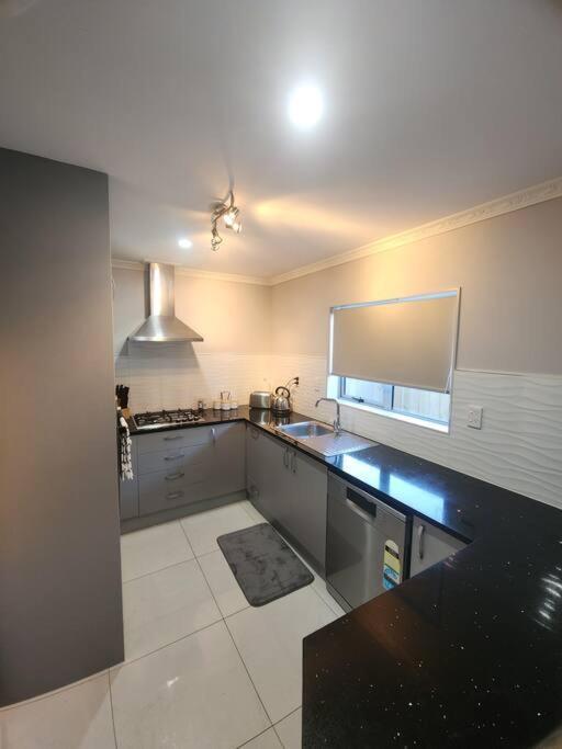 Airport & City At Your Doorstep! The Central Charm Auckland Esterno foto